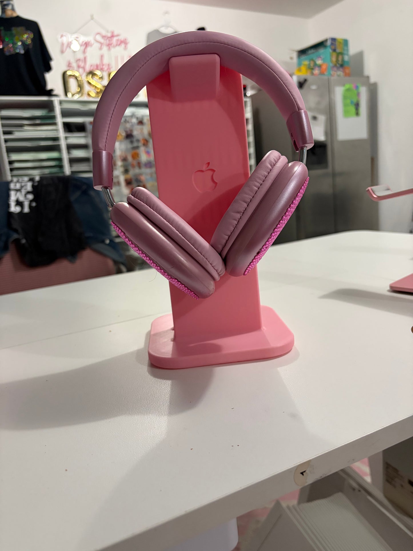 Headphone stand